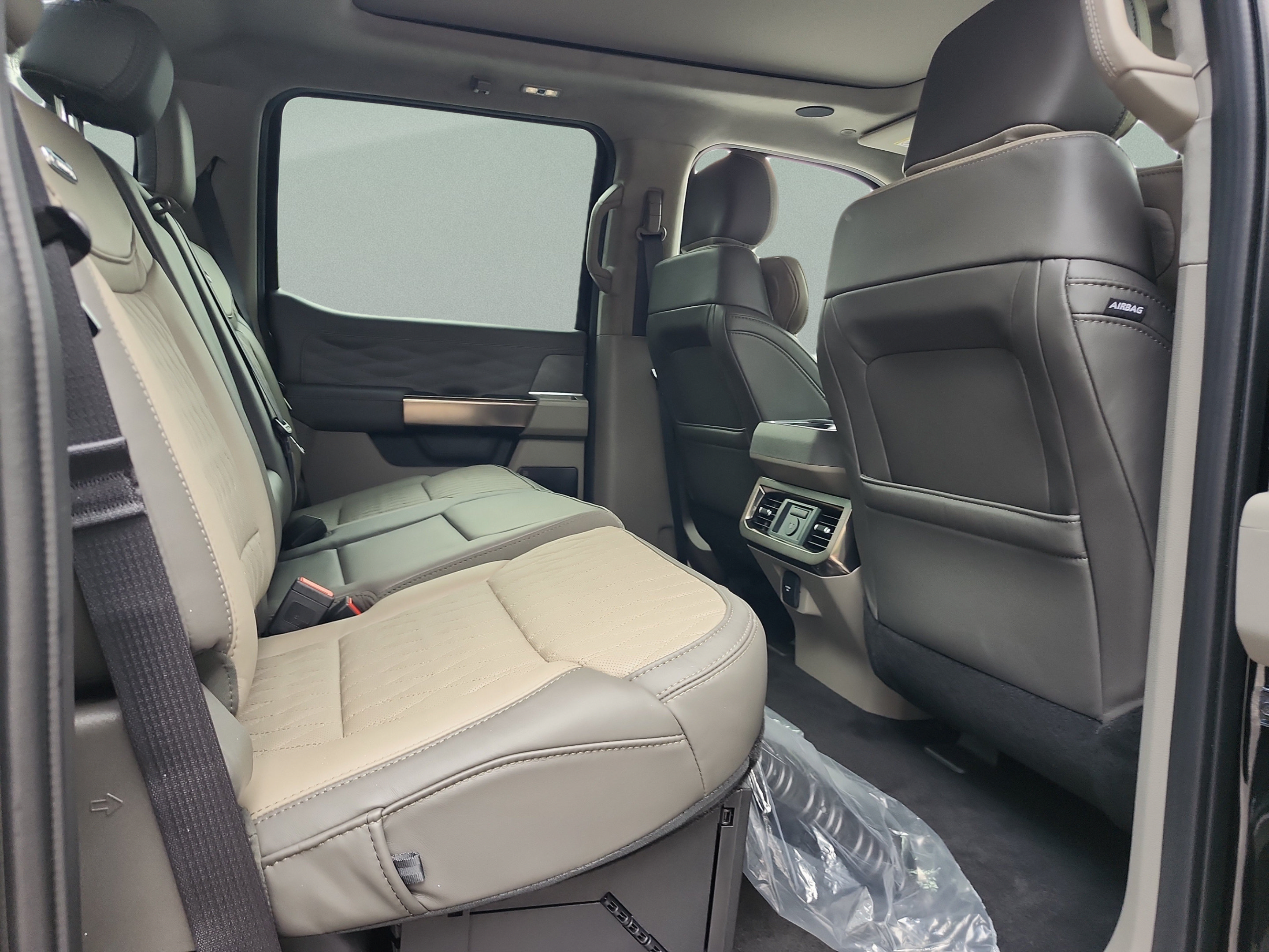 New 2026 Ford F250 Platinum w/ Platinum Plus Package AWD/4WD image 18