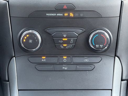 Used 2019 Ford Edge SE image 27