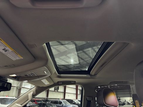 Used 2018 Chevrolet Silverado 1500 High Country image 38