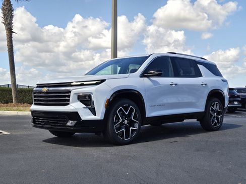 New 2026 Chevrolet Traverse High Country image 2