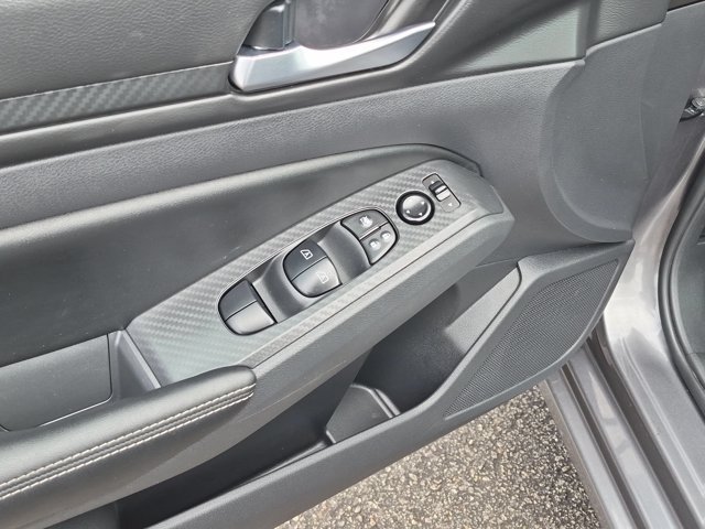 Used 2025 Nissan Altima 2.5 SV AWD/4WD image 10
