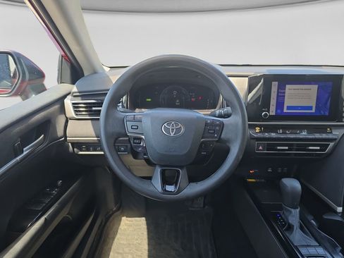 Used 2025 Toyota Camry SE FWD image 13
