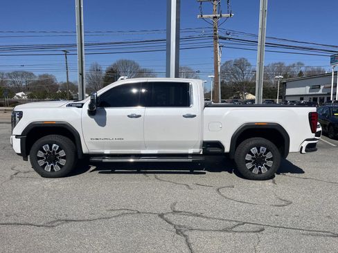 Used 2025 GMC Sierra 2500 Denali w/ Denali Reserve Package AWD/4WD image 7