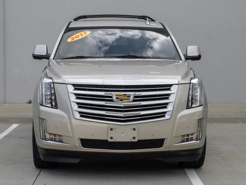 Used 2017 Cadillac Escalade ESV Platinum AWD/4WD image 6