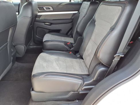 Used 2017 Ford Explorer XLT w/ Equipment Group 202A image 28