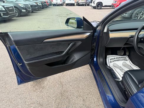 Used 2022 Tesla Model 3 Standard Range image 10