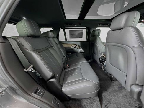 New 2025 Land Rover Range Rover Long Wheelbase SE image 27