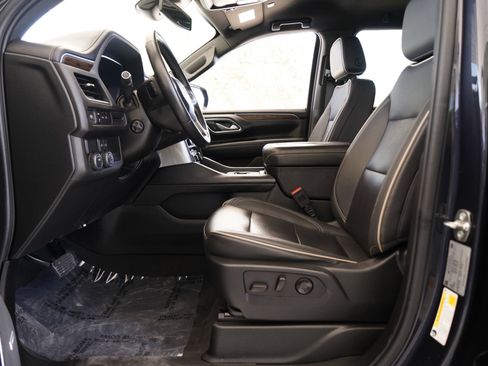 Used 2023 Chevrolet Suburban Premier RWD image 9