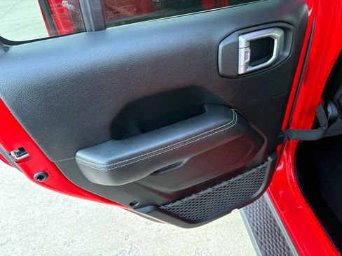 Used 2023 Jeep Wrangler Sahara image 33