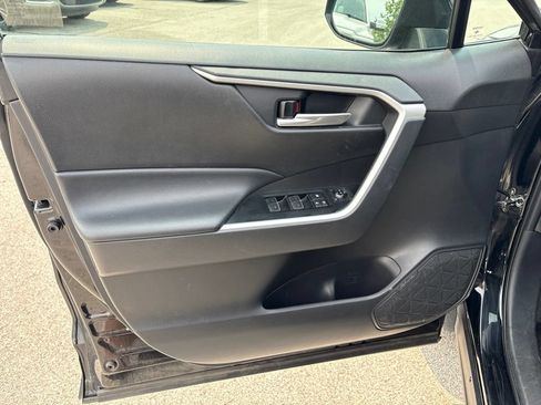 Used 2025 Toyota RAV4 XLE FWD image 10