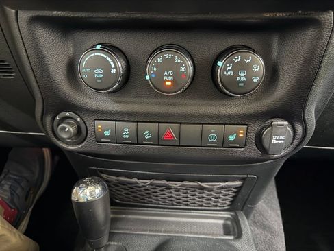 Used 2018 Jeep Wrangler Unlimited Rubicon w/ Dual Top Group AWD/4WD image 25