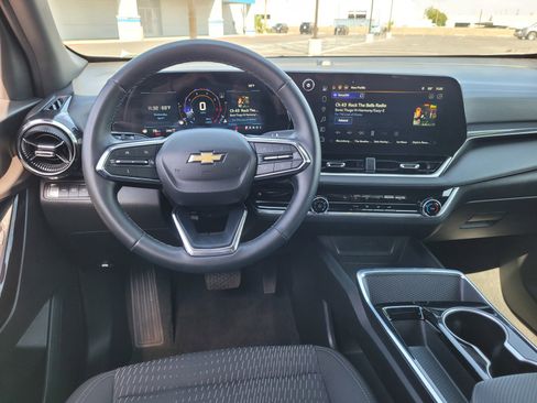 Used 2025 Chevrolet Equinox LT image 18