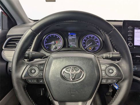Used 2023 Toyota Camry SE image 12