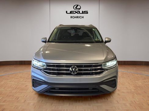 Used 2022 Volkswagen Tiguan SE image 2