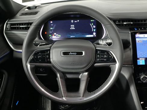 Used 2022 Jeep Grand Cherokee Overland image 41