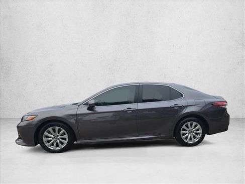 Used 2020 Toyota Camry LE image 8