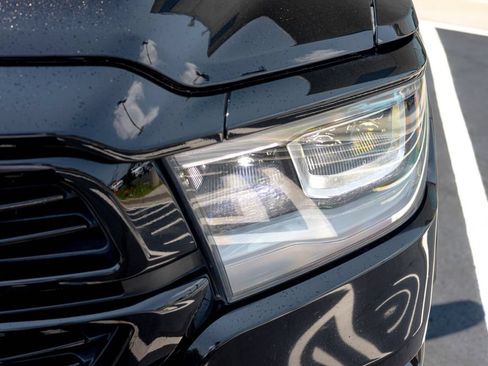 Used 2019 RAM 1500 Laramie AWD/4WD image 5