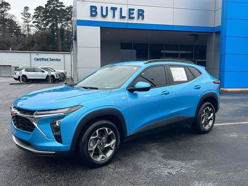 Certified 2025 Chevrolet Trax LT w/ Driver Confidence Package image 1