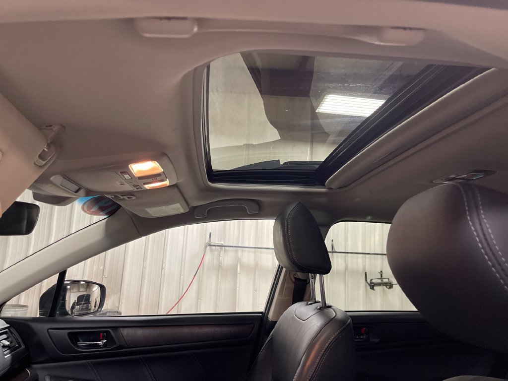 Used 2019 Subaru Outback 3.6R Limited AWD/4WD image 12