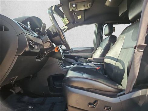 Used 2019 Dodge Grand Caravan GT FWD image 15