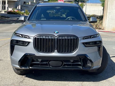 Used 2024 BMW X7 xDrive40i w/ M Sport Package image 4