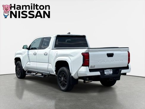 Used 2025 Toyota Tacoma SR5 AWD/4WD image 4