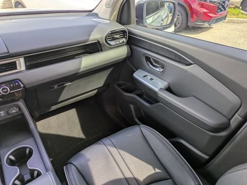 Used 2025 Honda Pilot Elite image 18