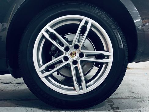 Used 2017 Porsche Macan AWD/4WD image 17