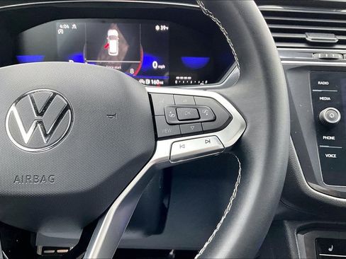 Used 2023 Volkswagen Tiguan SE R-Line image 18