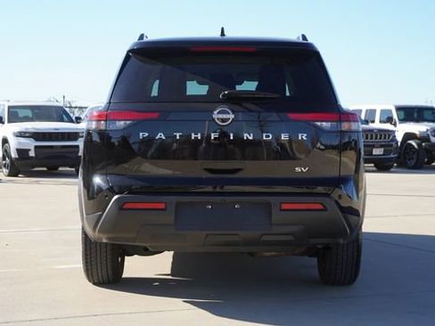 Used 2024 Nissan Pathfinder SV image 8