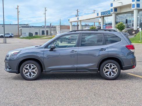 Used 2024 Subaru Forester Premium AWD/4WD image 2