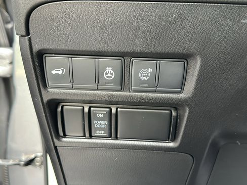 Used 2021 Nissan Armada Platinum w/ Captain's Chairs Package image 16