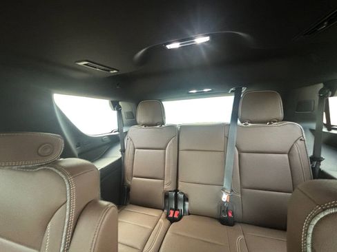 Used 2023 Chevrolet Tahoe High Country w/ Premium Package 2 AWD/4WD image 20