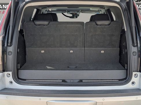Used 2019 Cadillac Escalade Luxury image 12