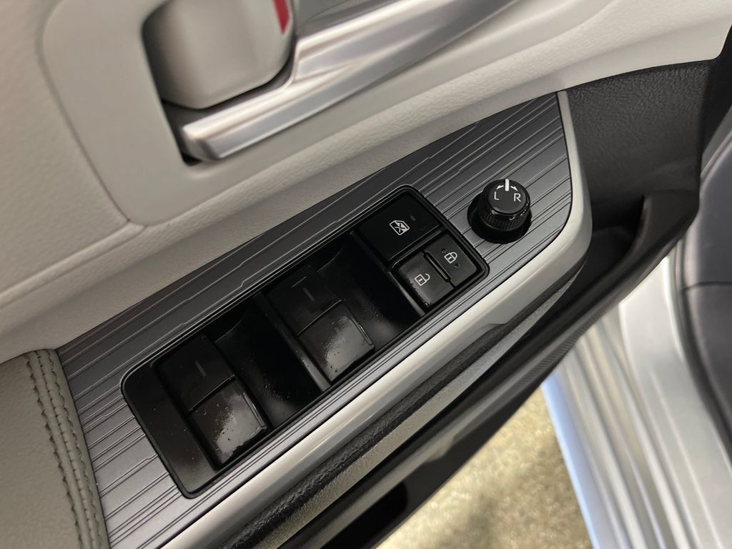 Certified 2025 Toyota Sienna XLE FWD image 16