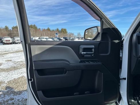 Used 2018 Chevrolet Silverado 1500 Custom w/ Custom Convenience Package image 21