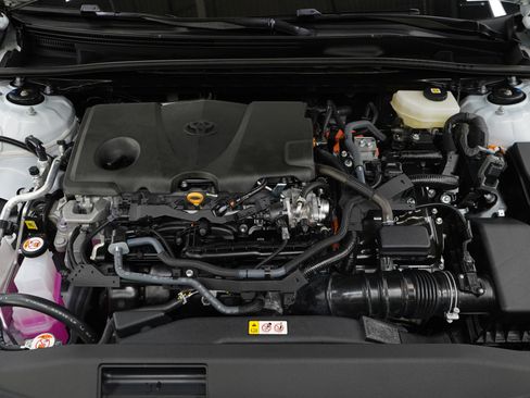 Used 2025 Toyota Camry SE image 29