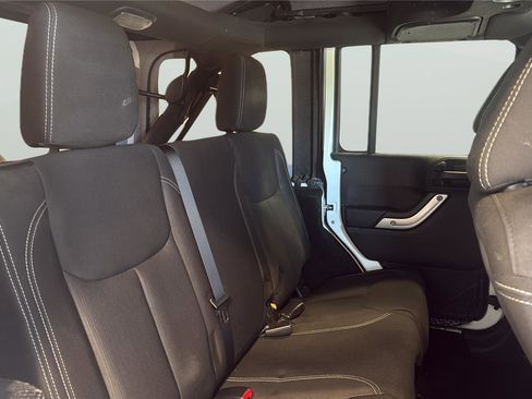 Used 2015 Jeep Wrangler Unlimited Sahara w/ Connectivity Group image 16