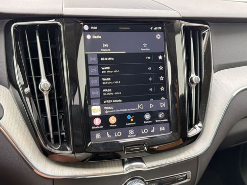 Certified 2025 Volvo XC60 B5 Plus image 25