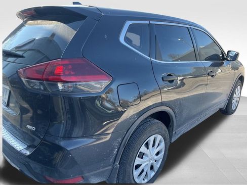 Used 2019 Nissan Rogue S image 5