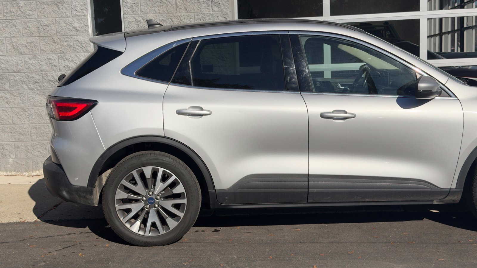 Used 2020 Ford Escape Titanium w/ Titanium Premium Package 2.0 AWD/4WD image 7