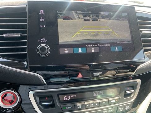 Used 2021 Honda Pilot Touring image 17