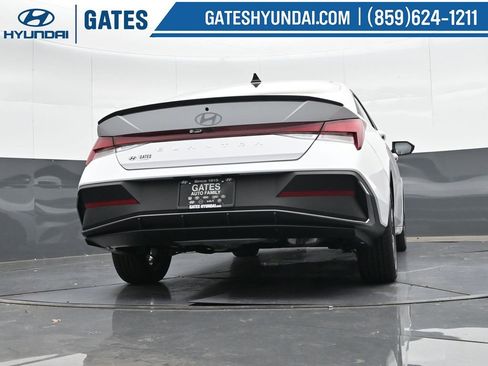 Used 2025 Hyundai Elantra Sport image 31