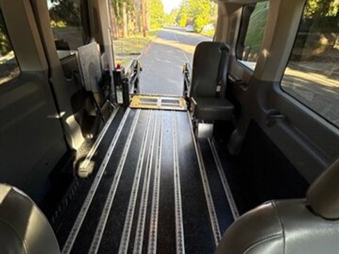 Used 2018 Ford Transit 150 XL image 44