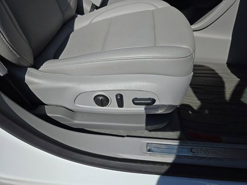 Used 2023 GMC Acadia SLT w/ Preferred Package image 44