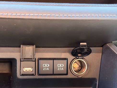 Used 2021 Toyota Highlander XSE FWD image 14