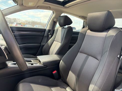 Used 2019 Honda Accord EX image 17