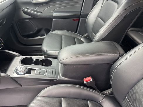 Used 2022 Ford Escape SEL w/ Technology Package FWD image 18