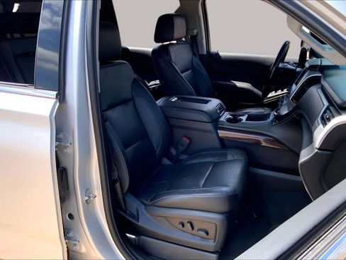 Used 2019 GMC Yukon XL SLT w/ Open Road Package AWD/4WD image 9