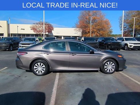 Used 2019 Toyota Camry L image 6